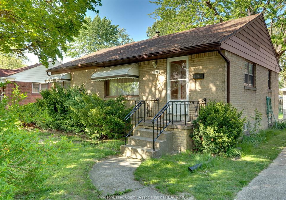3256-dominion-boulevard-windsor-ontario-26017347