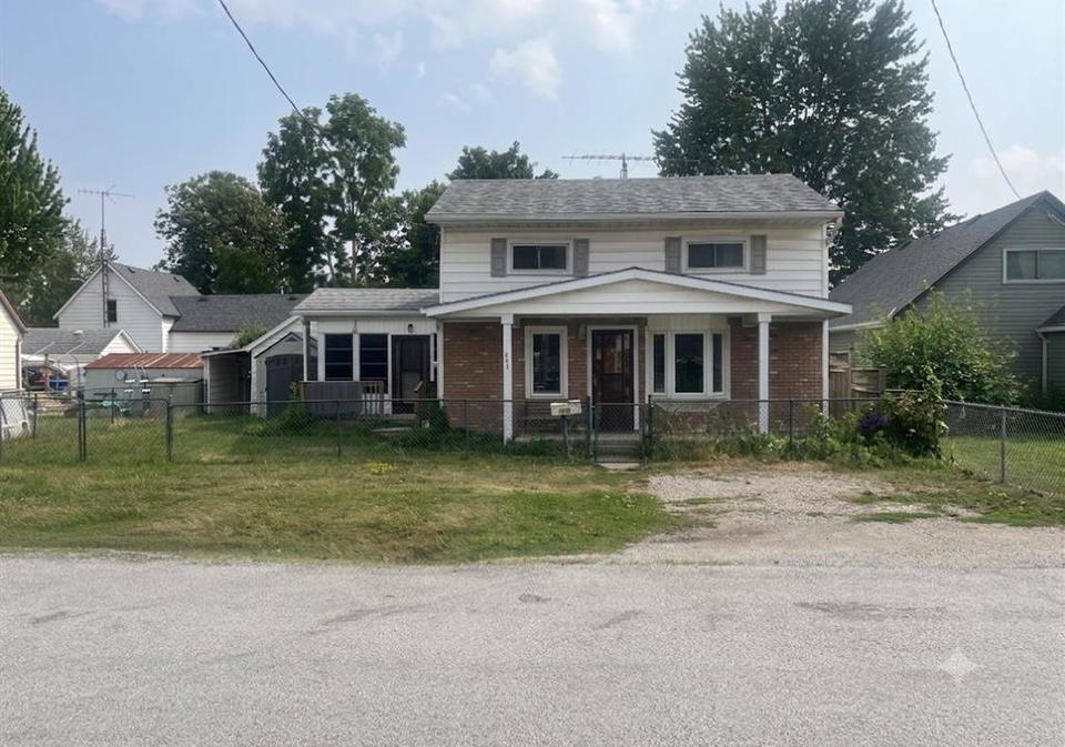 311-queen-street-wallaceburg-ontario-26017359