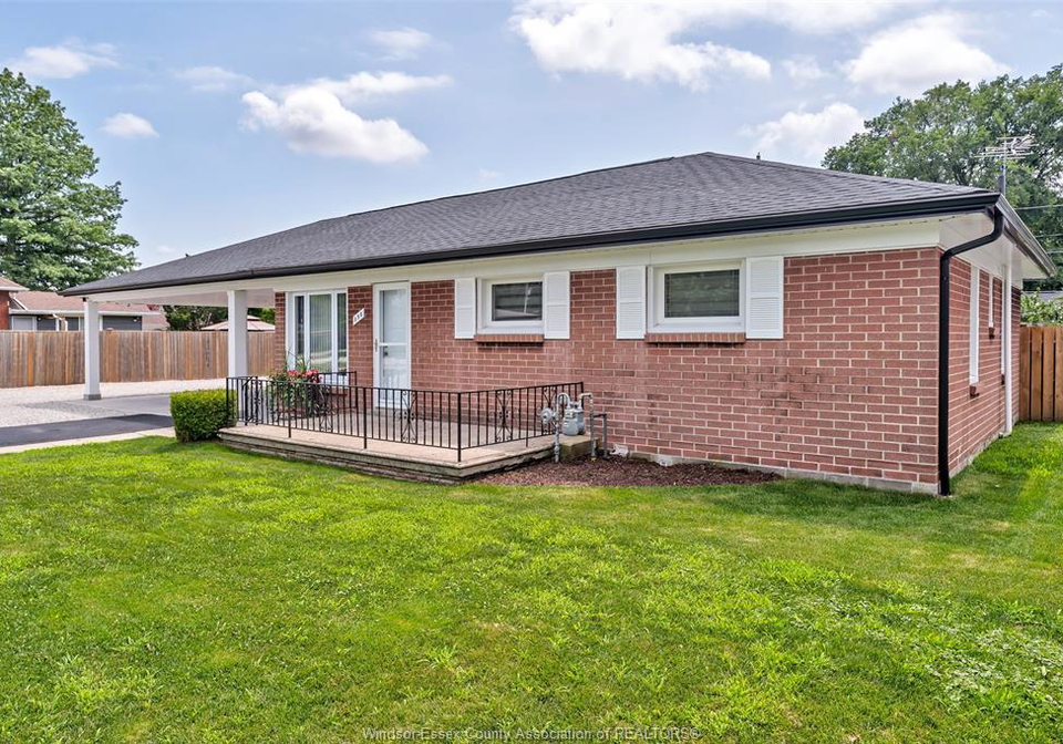 350-maple-avenue-lasalle-ontario-26017368
