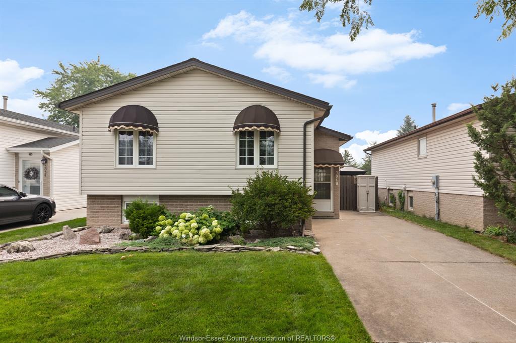 3040-loebach-windsor-ontario-26017376