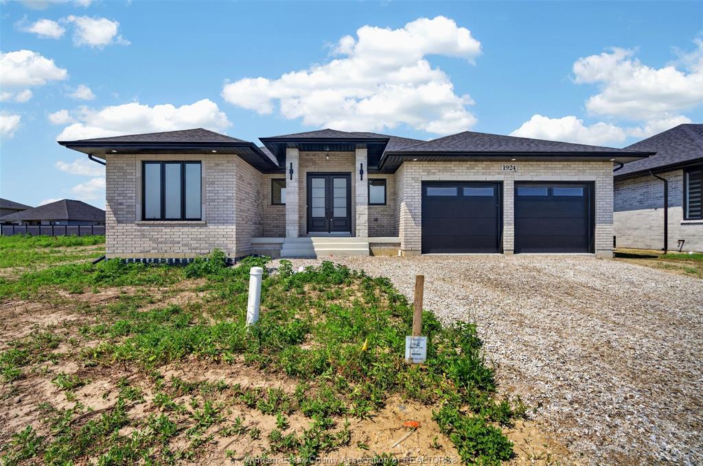 1920-sannita-avenue-kingsville-ontario-26017379