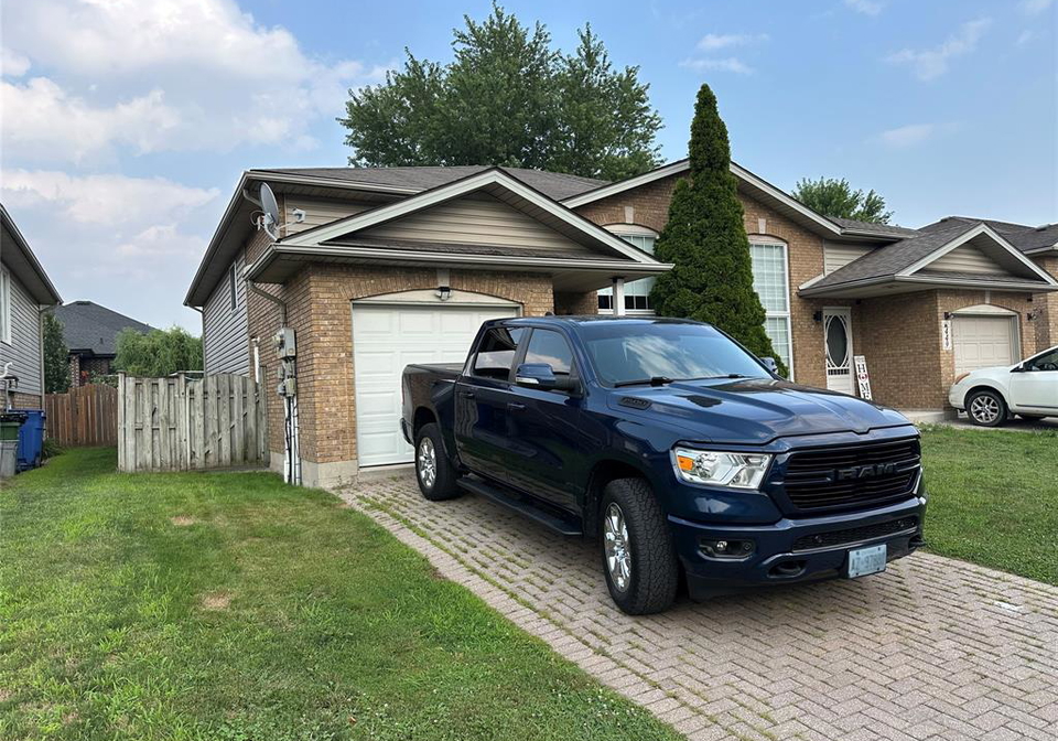 447-merrill-avenue-lasalle-ontario-26017410