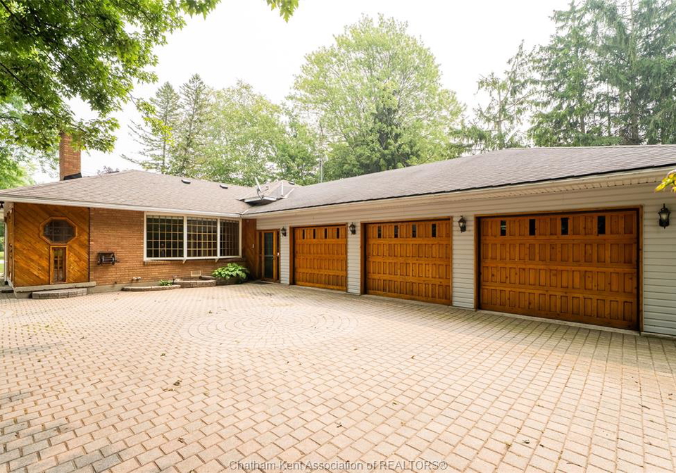 15-detroit-drive-chatham-ontario-26017437