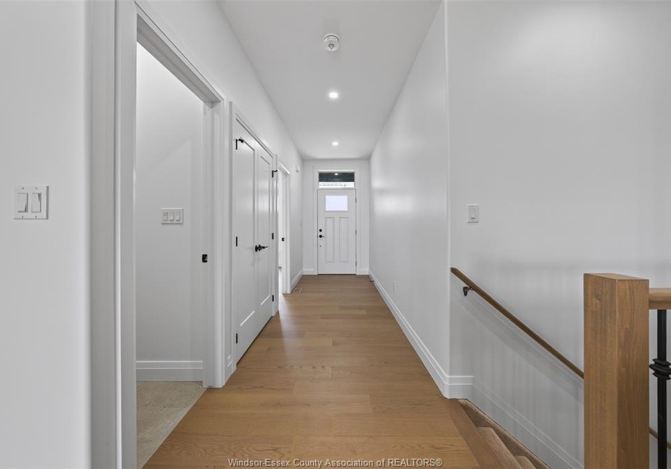 2614-barkley-avenue-windsor-ontario-26017444