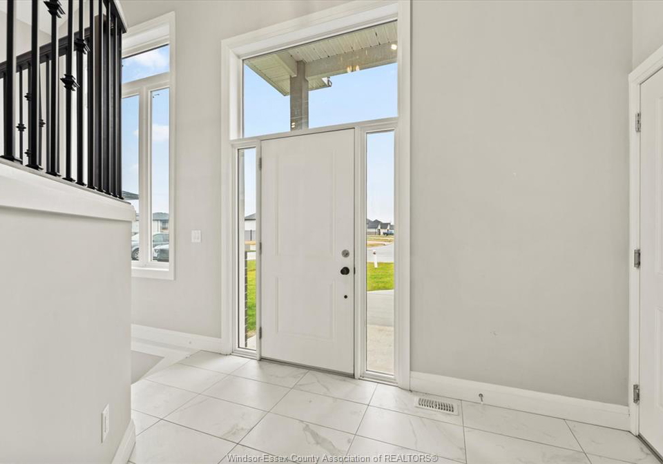 4511-ursula-lakeshore-ontario-26017446