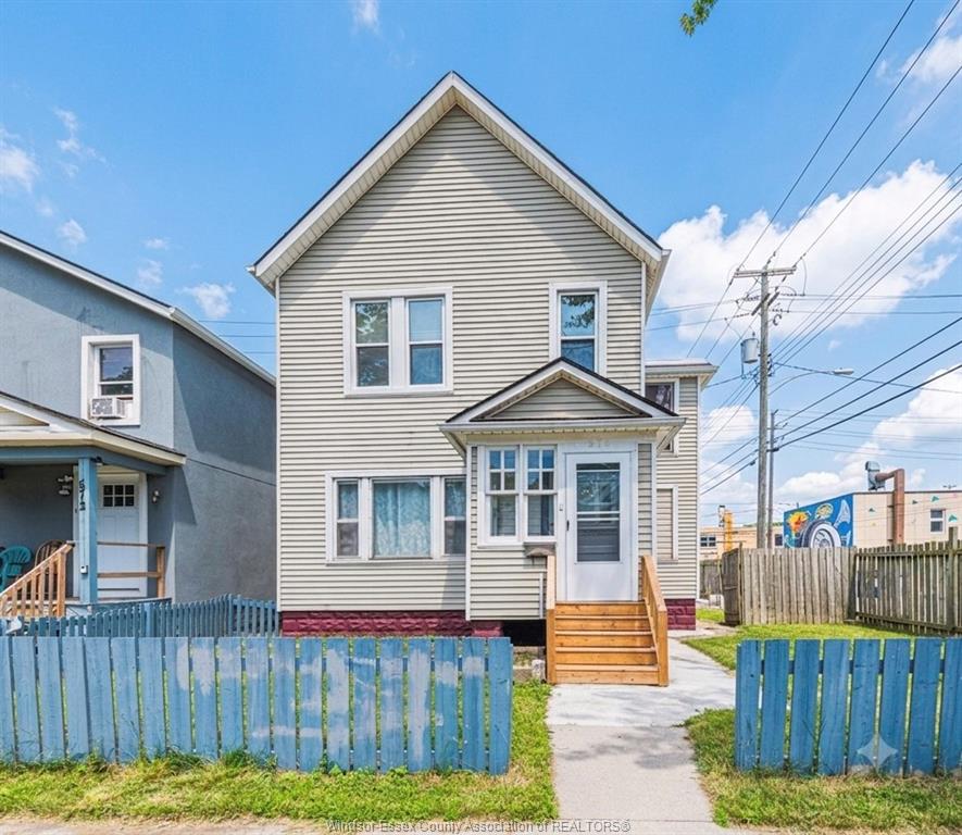 576-janette-windsor-ontario-26017466