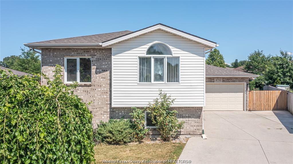 1752-vicky-circle-windsor-ontario-26017503