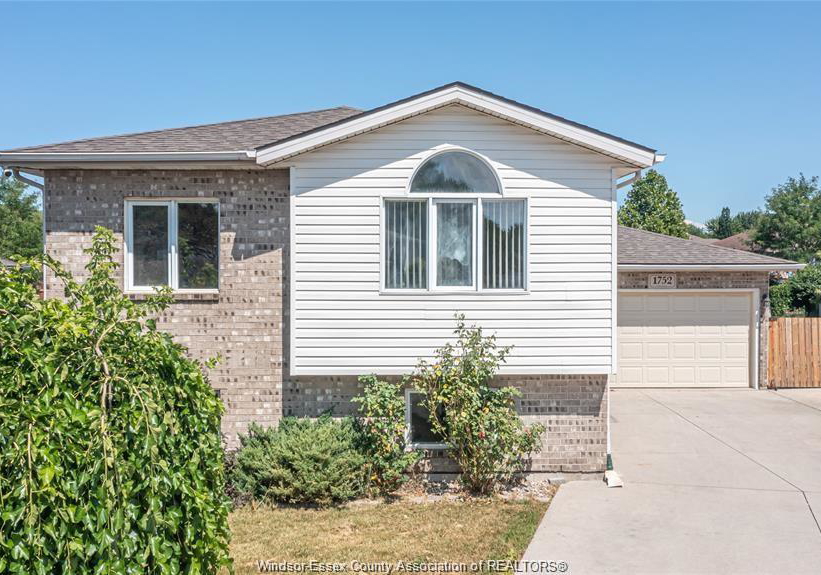 1752-vicky-circle-windsor-ontario-26017503
