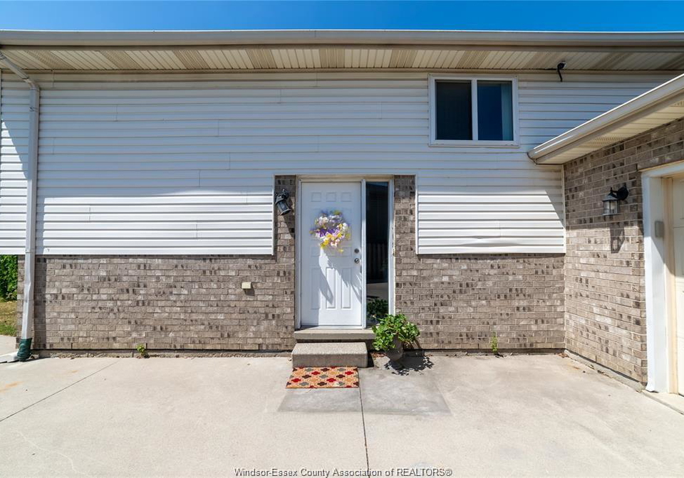 1752-vicky-circle-windsor-ontario-26017503