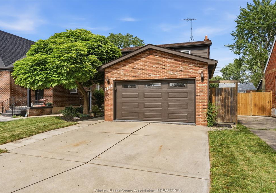 2282-woodlawn-windsor-ontario-26017513