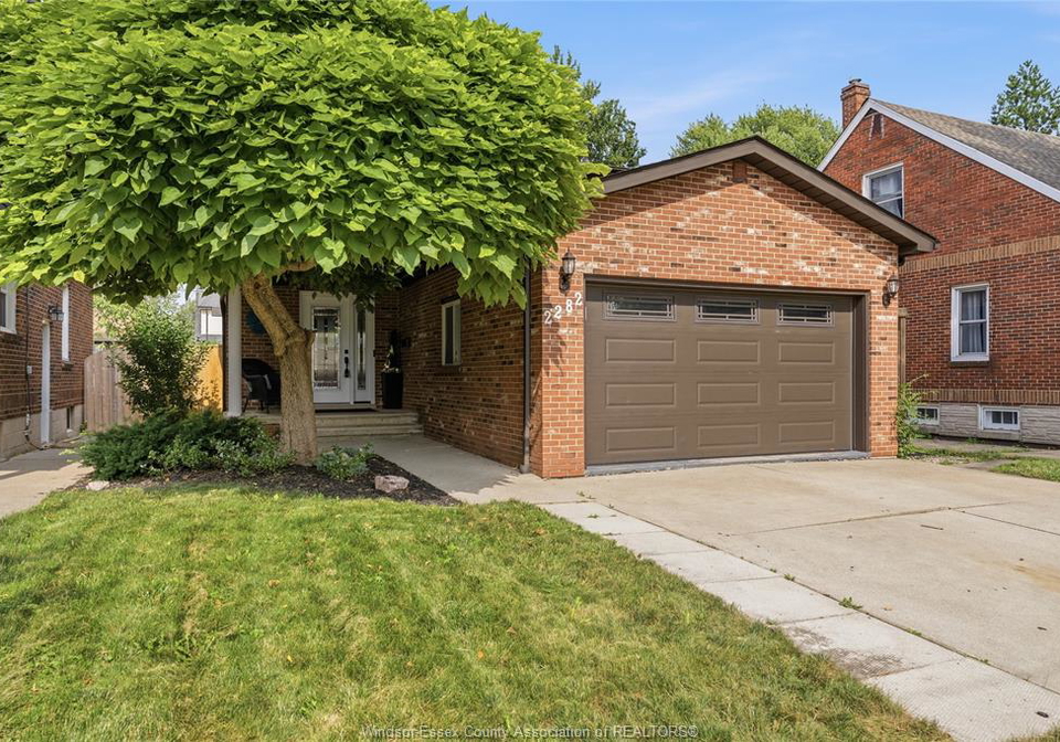 2282-woodlawn-windsor-ontario-26017513