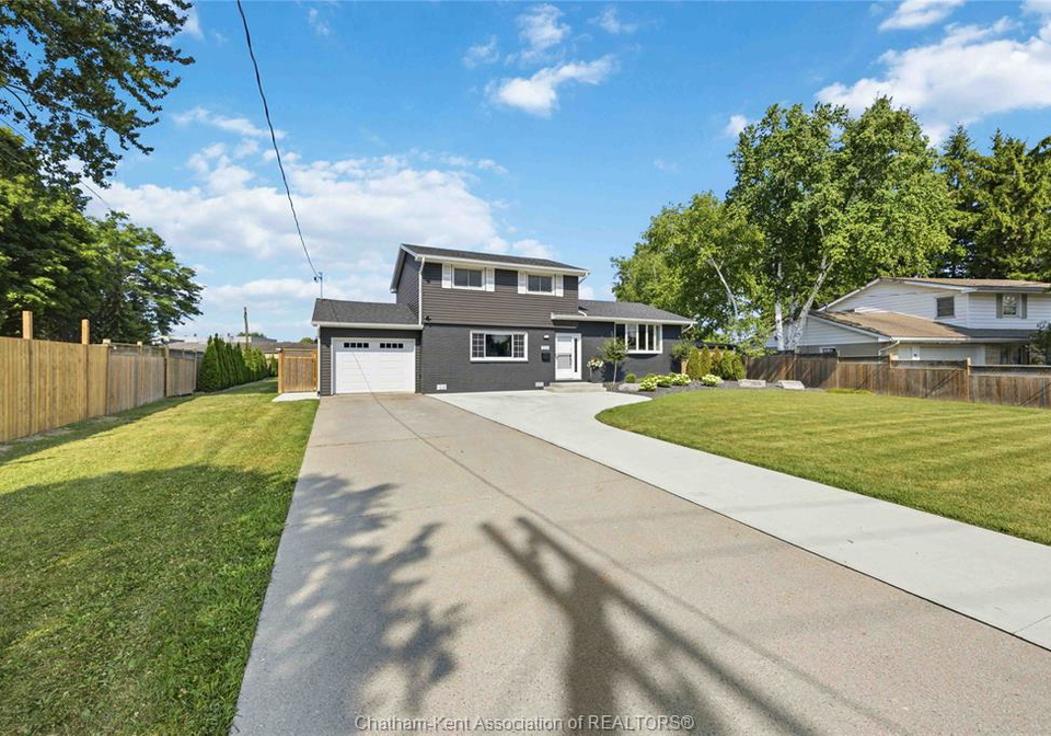 303-dora-drive-wallaceburg-ontario-26017534
