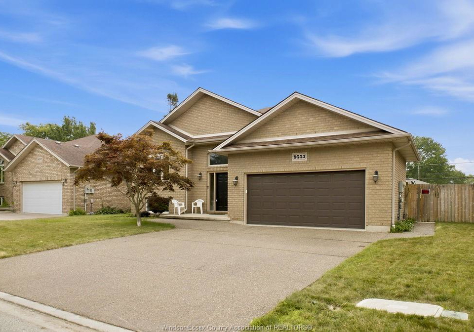 9553-manitou-windsor-ontario-26017544