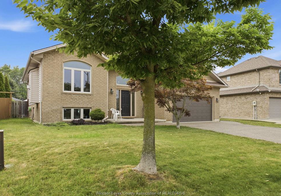 9553-manitou-windsor-ontario-26017544