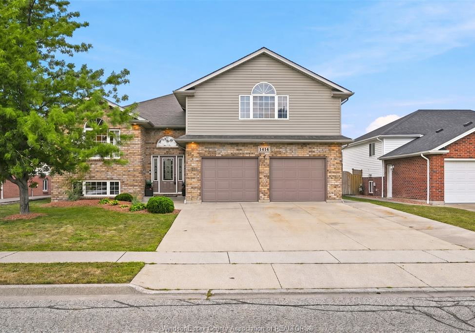 1414-girard-drive-lakeshore-ontario-26017557