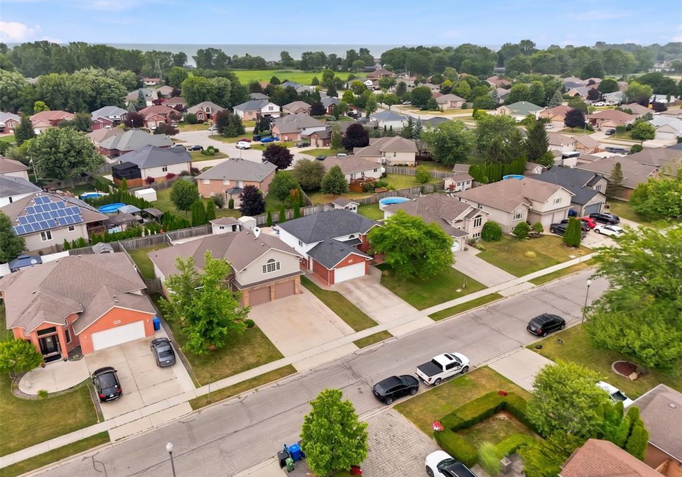 1414-girard-drive-lakeshore-ontario-26017557