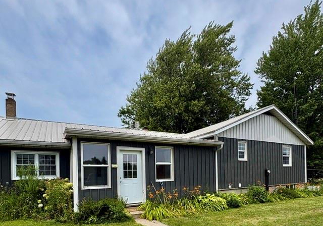 949-east-west-road-pelee-island-ontario-26017558