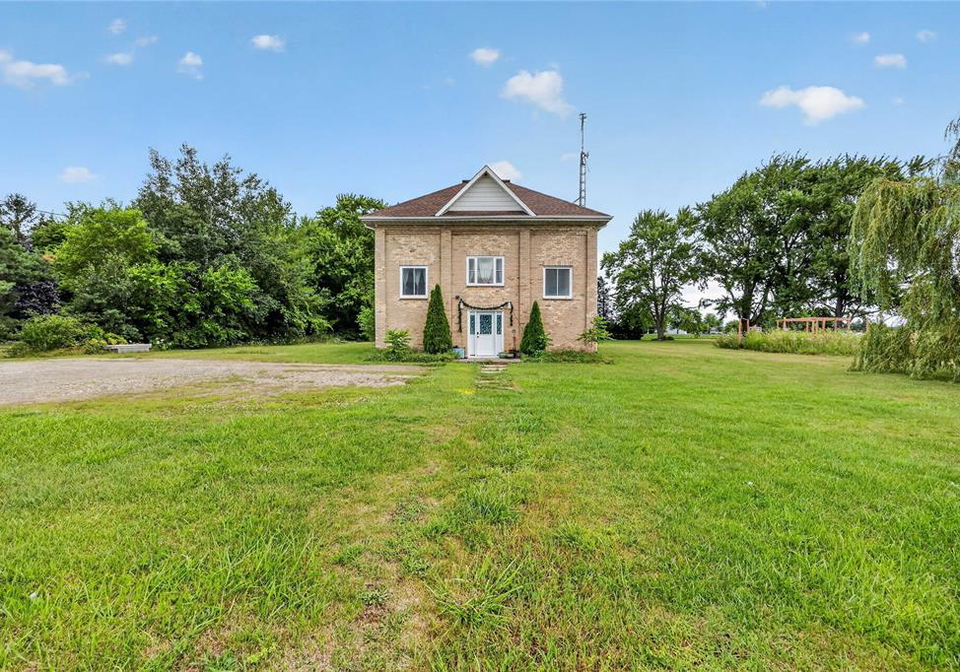 4490-churchill-line-plympton-wyoming-ontario-26017575