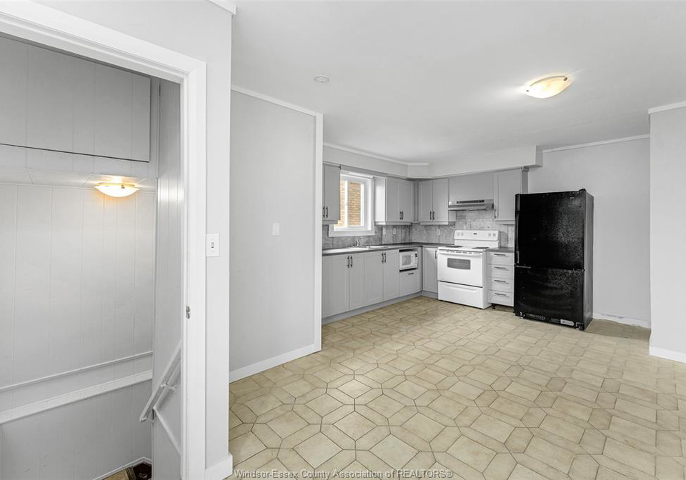 759-pierre-avenue-windsor-ontario-26017601