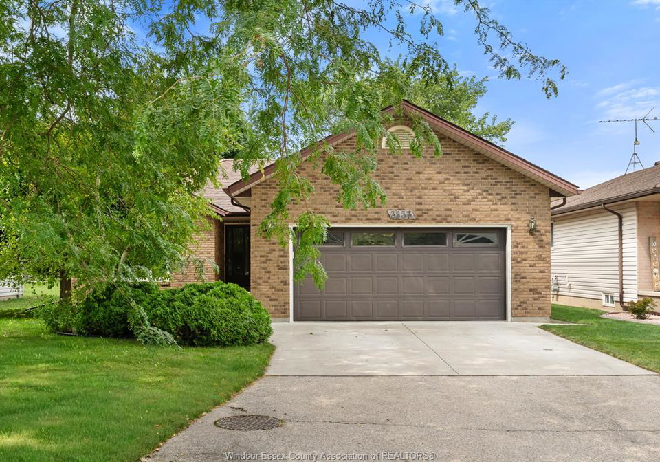 3537-woodward-boulevard-windsor-ontario-26017607