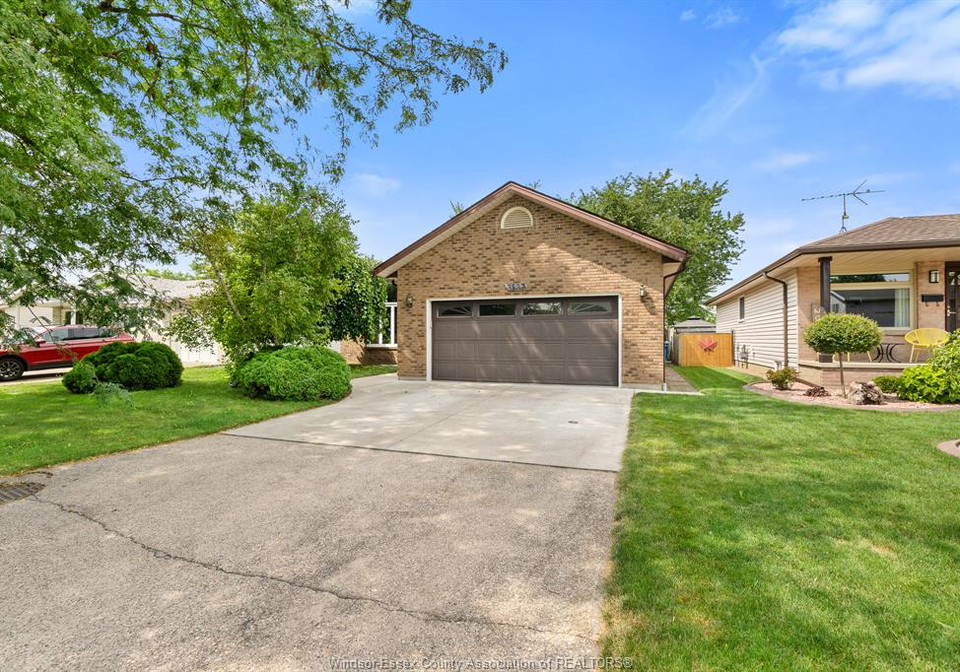 3537-woodward-boulevard-windsor-ontario-26017607