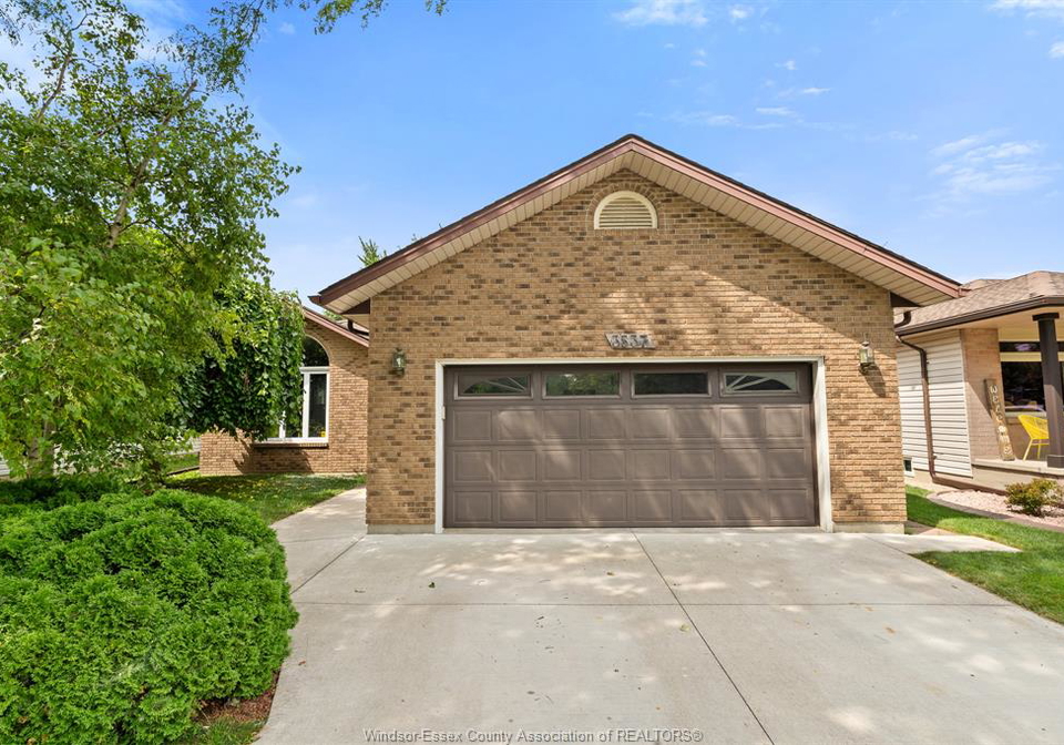 3537-woodward-boulevard-windsor-ontario-26017607
