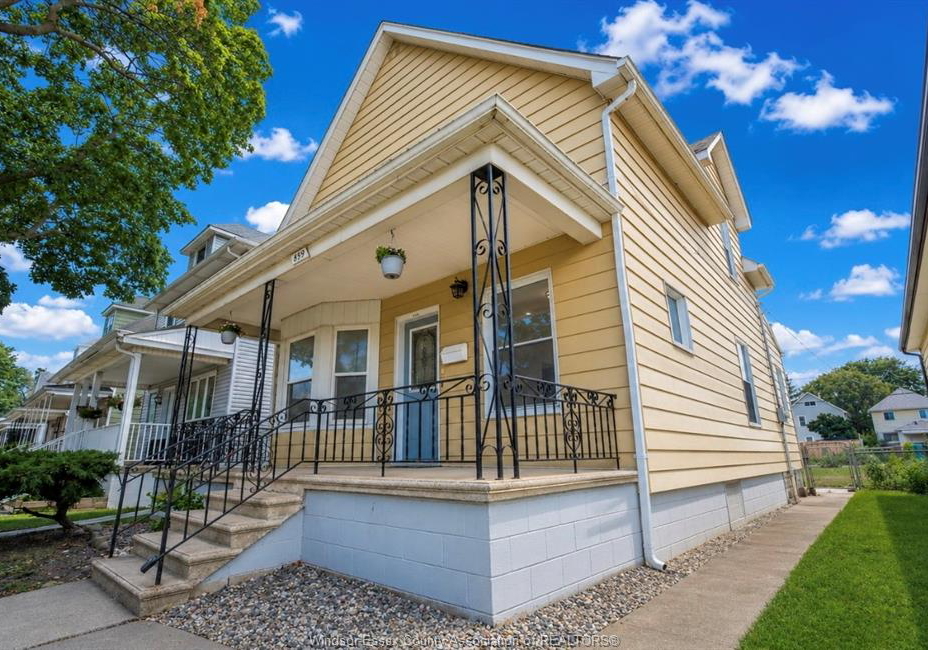 859-pierre-windsor-ontario-26017624
