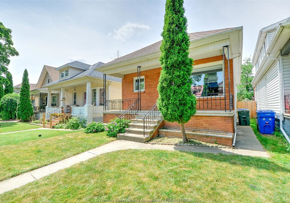 1233-lincoln-windsor-ontario-26017633