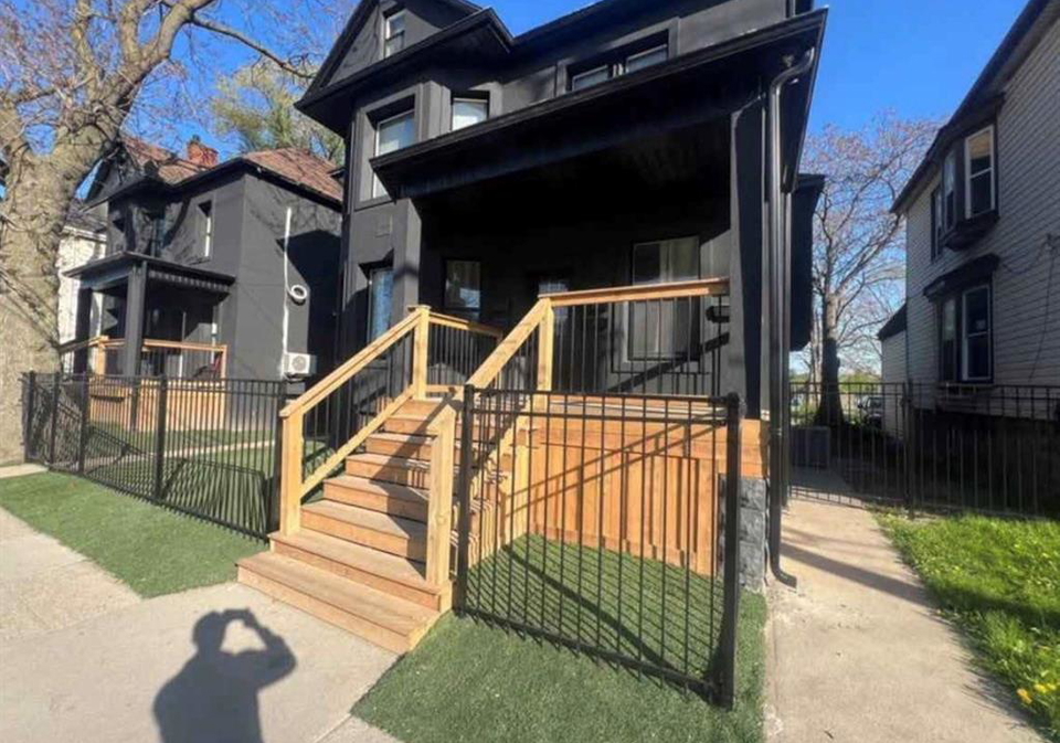 429-wyandotte-windsor-ontario-26017636