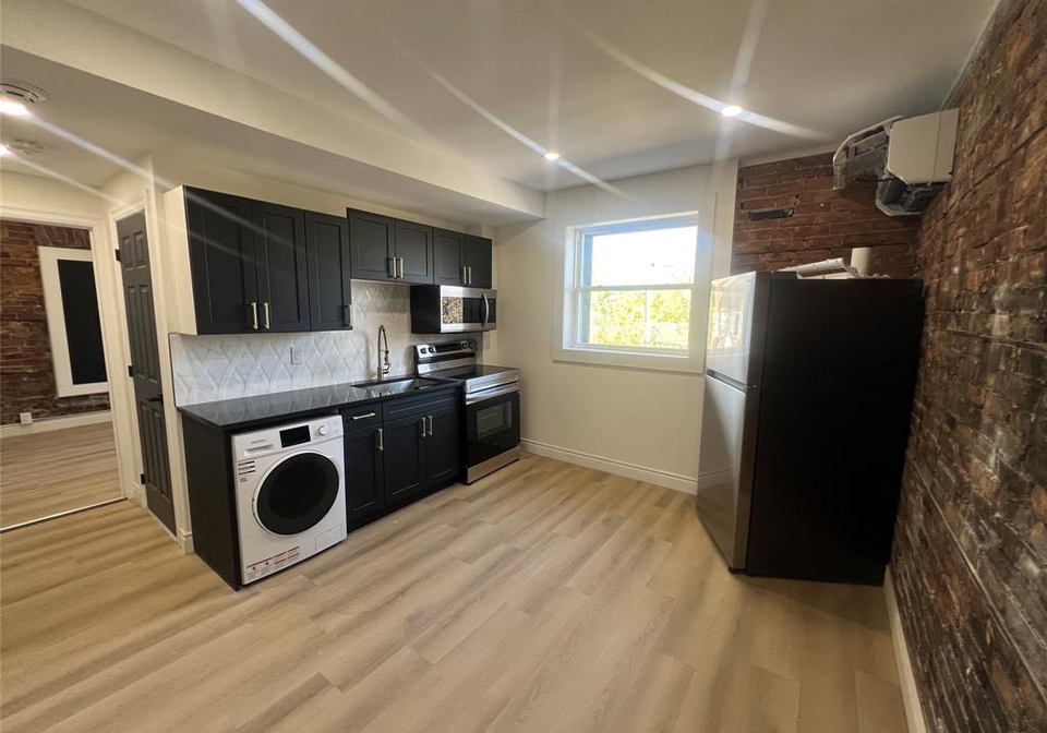 429-wyandotte-windsor-ontario-26017636