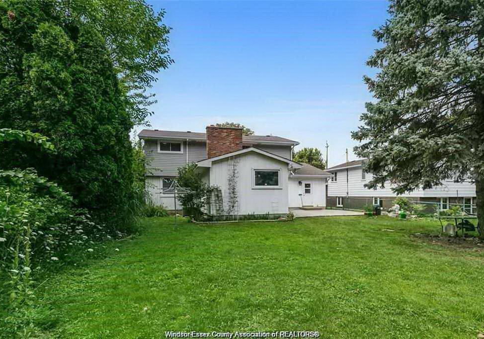 6711-riverside-drive-windsor-ontario-26017639