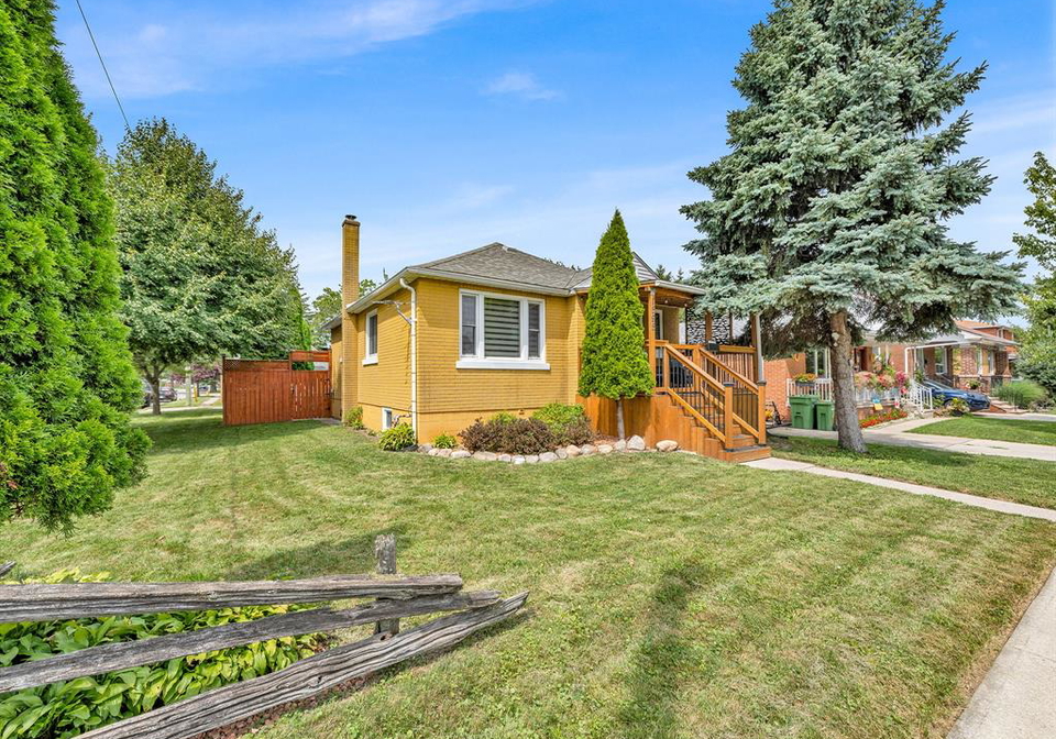 1595-alexis-windsor-ontario-26017641