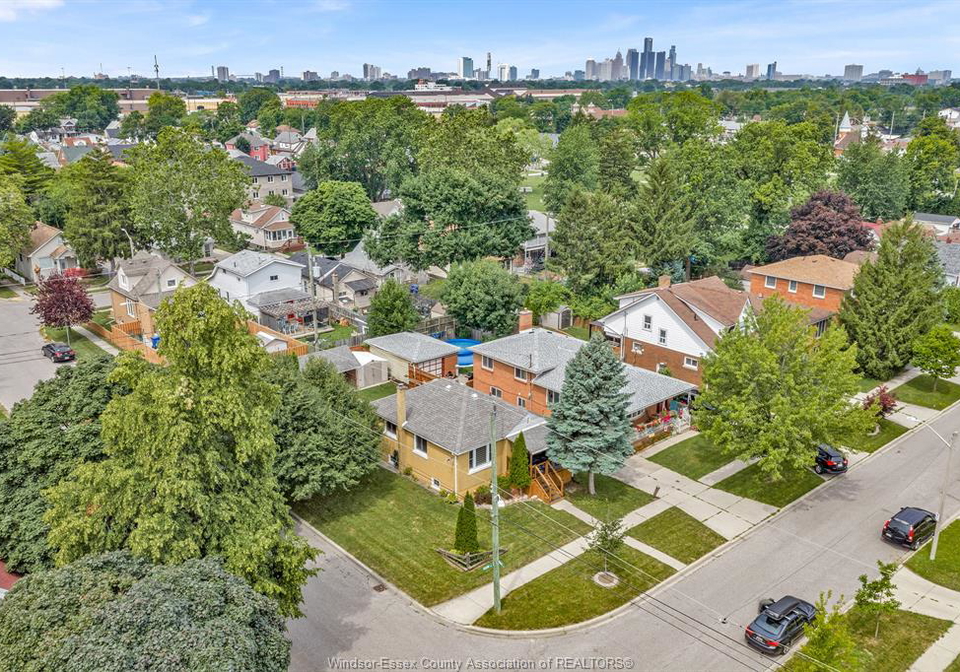 1595-alexis-windsor-ontario-26017641