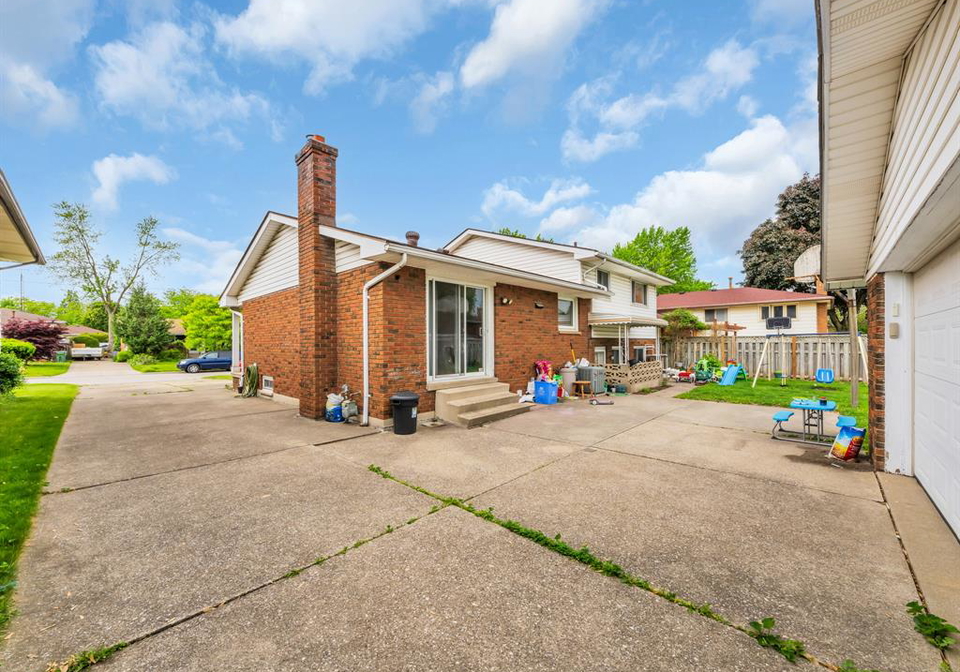 2976-buttery-court-windsor-ontario-26017655