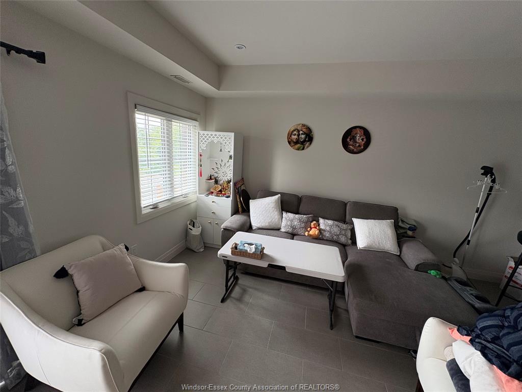 233-watson-windsor-ontario-26017656