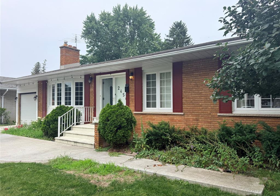 2450-academy-drive-windsor-ontario-26017661