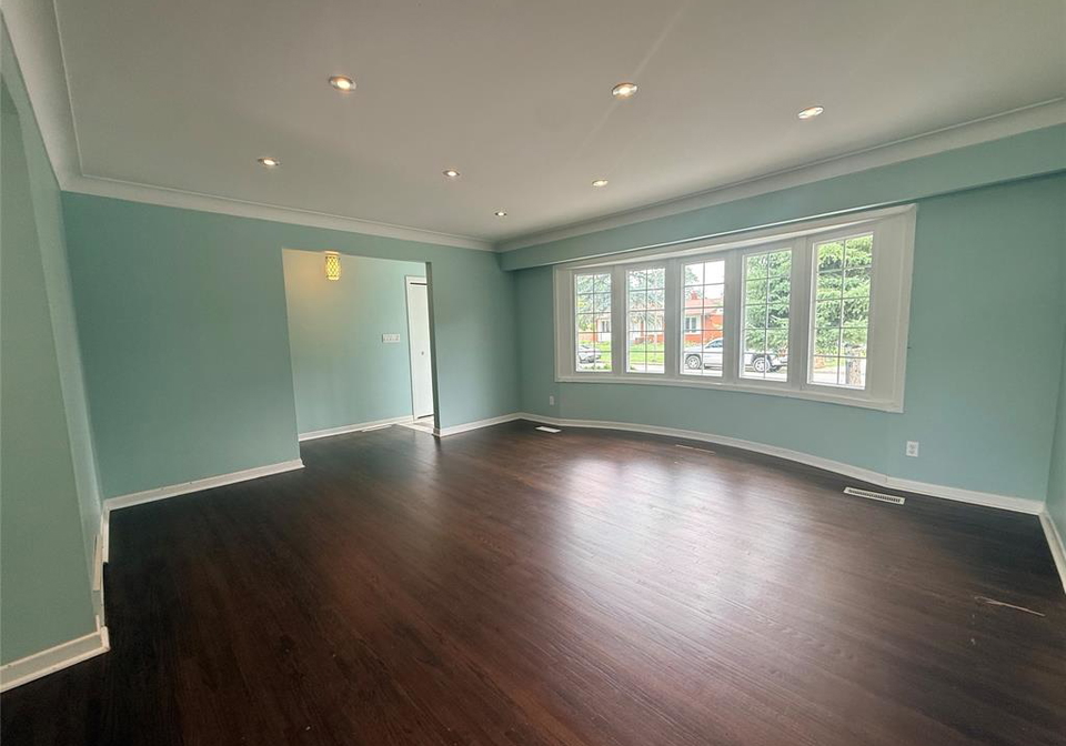 2450-academy-drive-windsor-ontario-26017661