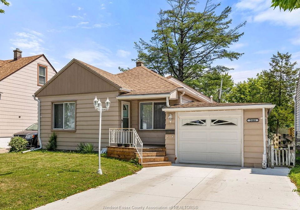 2446-alexis-windsor-ontario-26017675