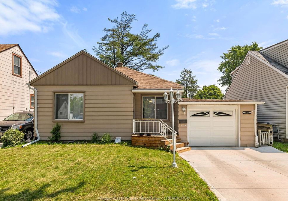 2446-alexis-windsor-ontario-26017675