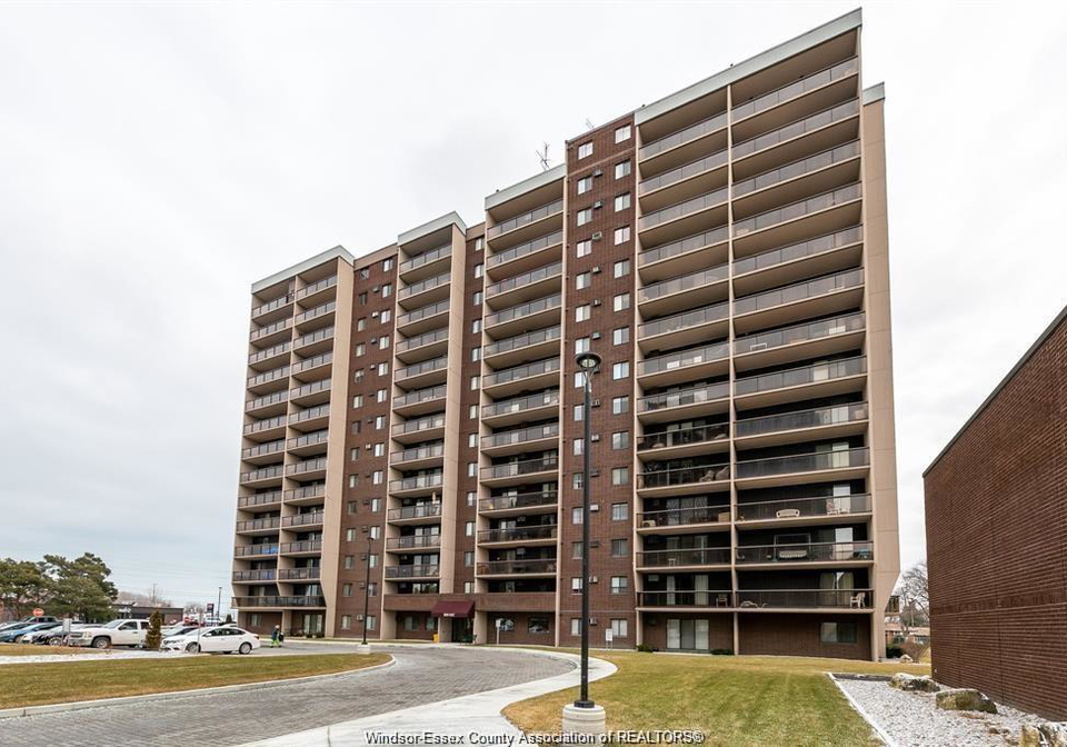 9099-riverside-drive-east-windsor-ontario-26017680