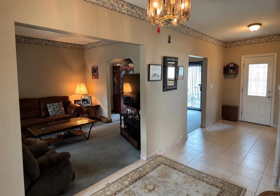 781-pierre-windsor-ontario-26017685