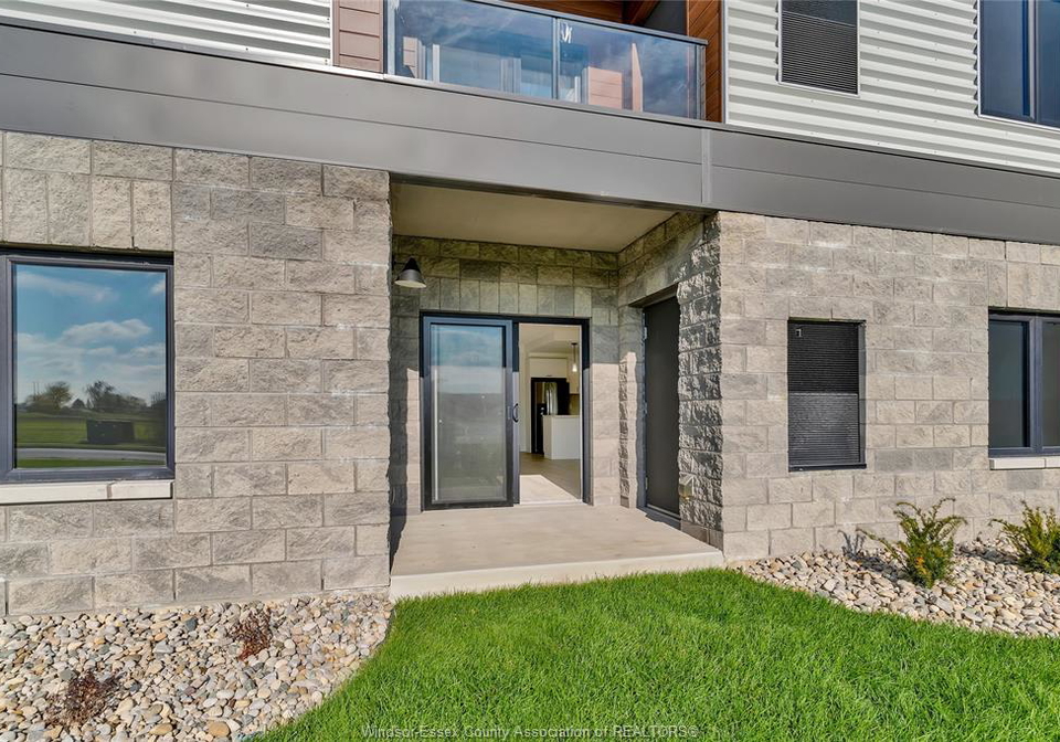 2600-sandwich-west-parkway-lasalle-ontario-26017694