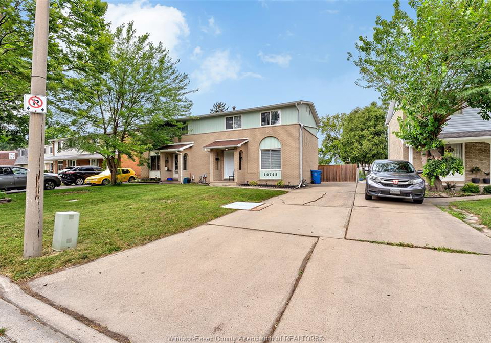 10742-atwater-windsor-ontario-26017696