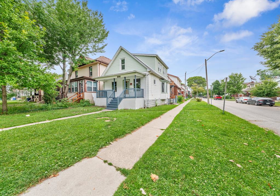 1096-hall-windsor-ontario-26017702