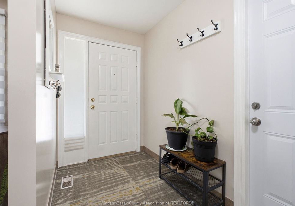 3375-dolphin-court-windsor-ontario-26017713