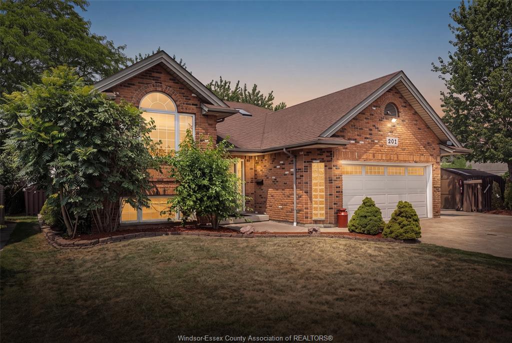 201-maplewood-drive-lakeshore-ontario-26017722