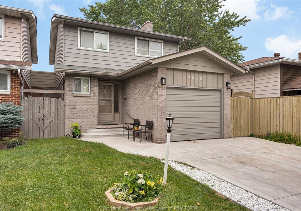 3038-brimley-windsor-ontario-26017728