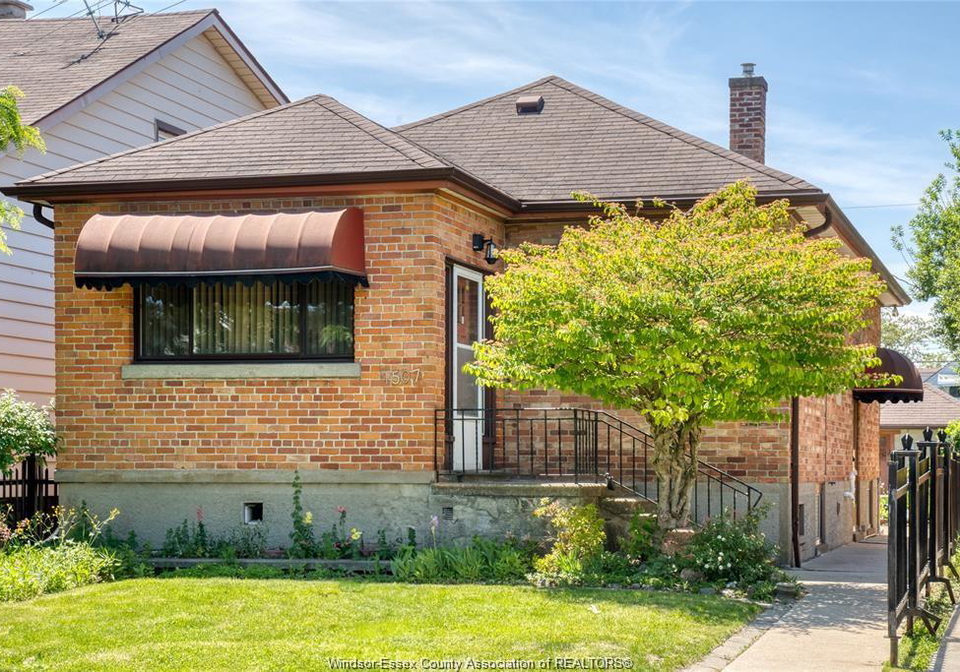 1507-langlois-windsor-ontario-26017754