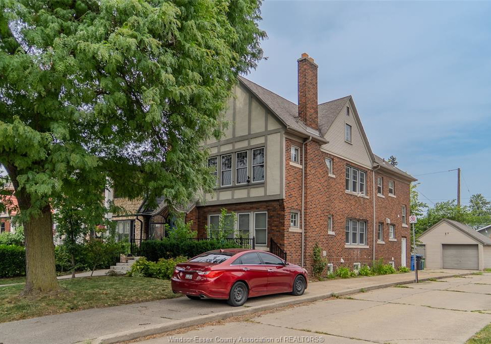 1652-victoria-avenue-windsor-ontario-26017758