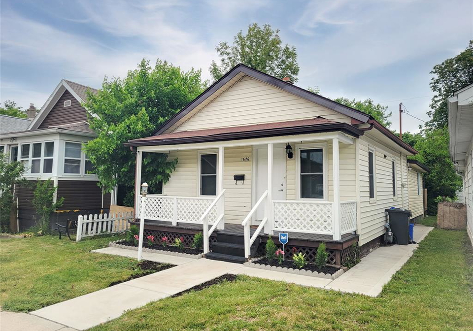 1626-albert-windsor-ontario-26017775